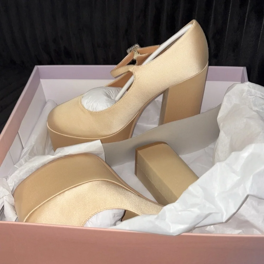 Lisa Vicky Vault Platform Mary Jane Pump In Champagne